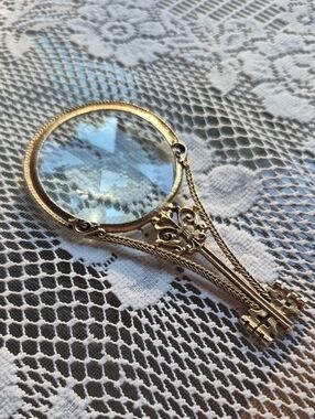 Vintage Florenza Gold Toned Handheld Magnifier